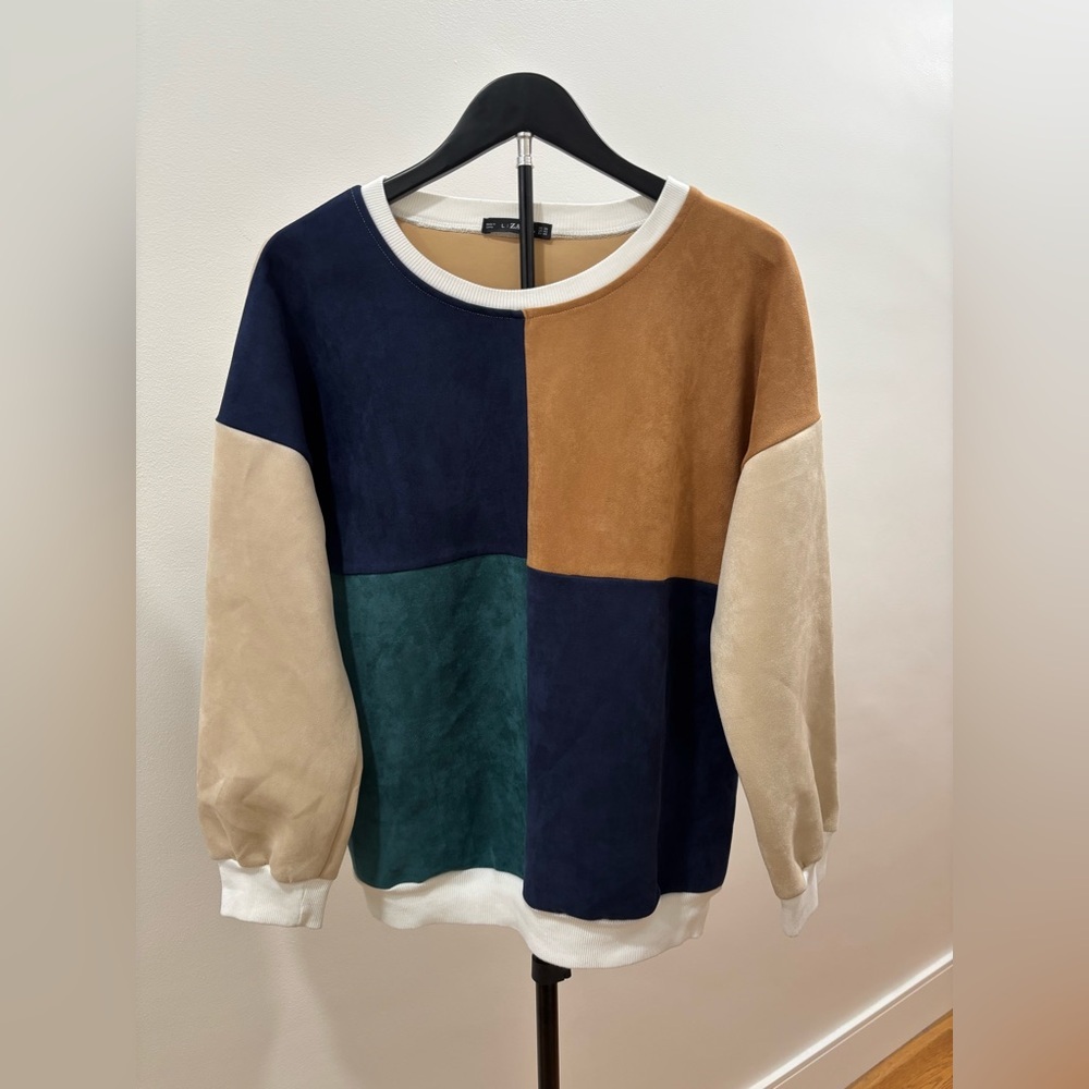 232. Zaful Cream and Blue Sweatshirt